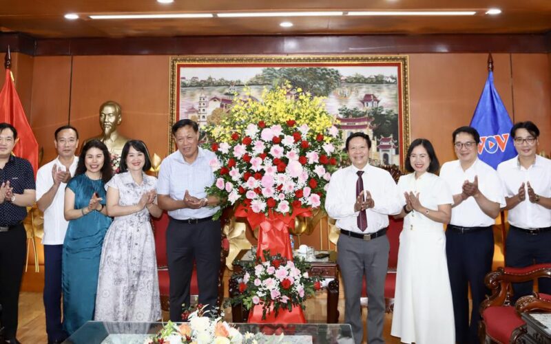 Thứ trưởng Đỗ Xuân Tuyên thăm, chúc mừng các cơ quan báo chí nhân Kỷ niệm 101 năm Ngày Báo chí Cách mạng Việt Nam