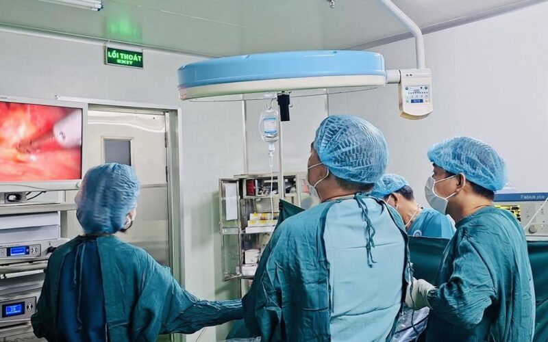 Cứu sống nam bệnh nhân bị thủng dạ dày