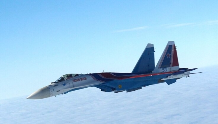 Tiêm kích Su-35 Nga xuất hiện khiến dàn chiến đấu cơ NATO phải xuất kích- Ảnh 1.