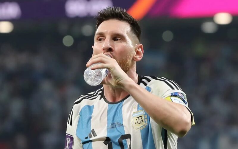 Oái oăm lệnh cấm khán giả mang chai nước tái sử dụng vào sân tại World Cup 2026