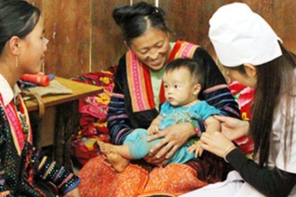 Nhân viên y tế, cô đỡ thôn, bản được hỗ trợ gần 1,8 triệu đồng/tháng từ 15/7