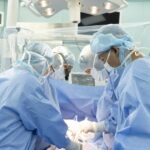 Khối lồi sau tai đập theo nhịp tim, bác sĩ cảnh báo dấu hiệu bệnh nguy hiểm
