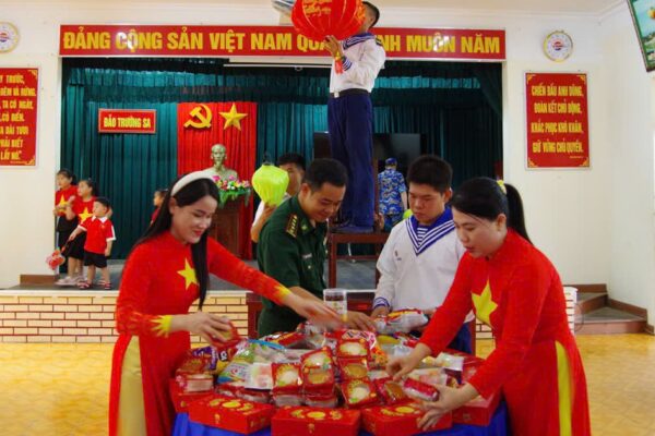 Trường Sa rộn ràng chuẩn bị Tết Thiếu nhi