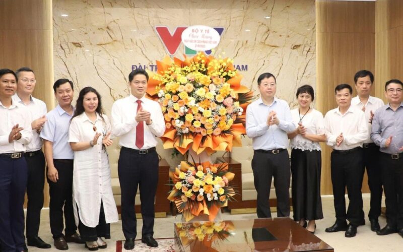 Thứ trưởng Thường trực Bộ Y tế Vũ Mạnh Hà chúc mừng các cơ quan báo chí nhân 101 năm Ngày Báo chí Cách mạng Việt Nam
