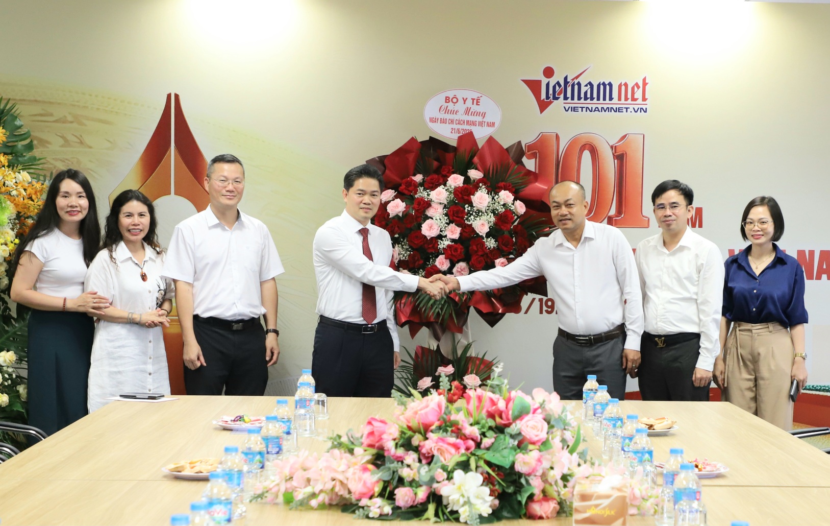Thứ trưởng Thường trực Bộ Y tế Vũ Mạnh Hà chúc mừng các cơ quan báo chí nhân 101 năm Ngày Báo chí Cách mạng Việt Nam- Ảnh 6.