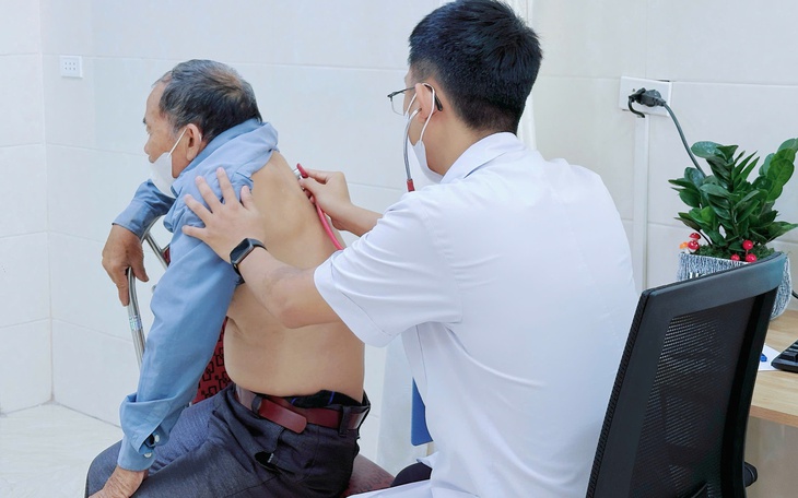 Thanh Hóa: Hơn 1.000 người dân được khám bệnh miễn phí và số hóa dữ liệu sức khỏe- Ảnh 10.