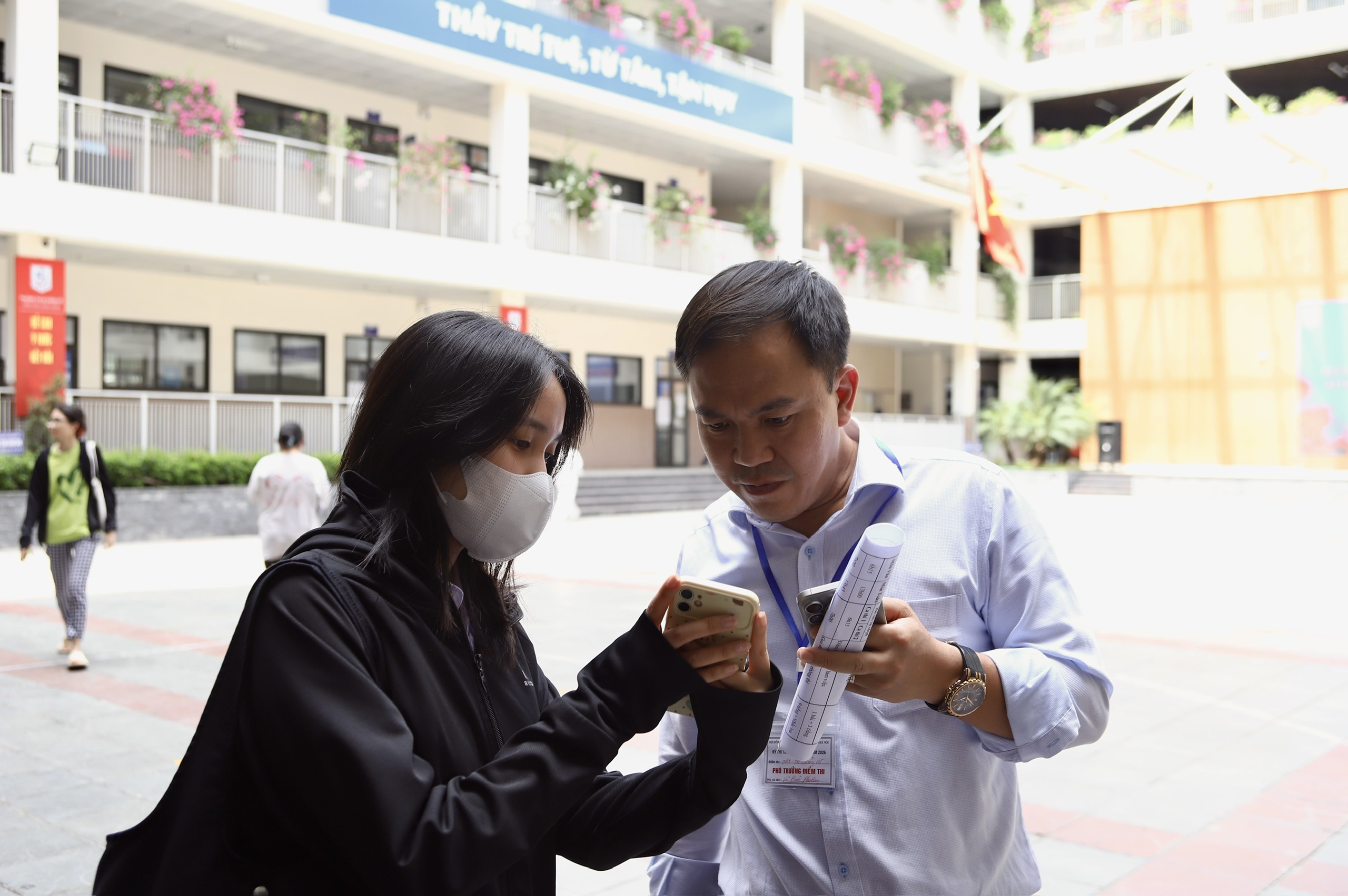 Ảnh: Thí sinh rạng rỡ đi làm thủ tục dự thi tốt nghiệp THPT năm 2026- Ảnh 7.