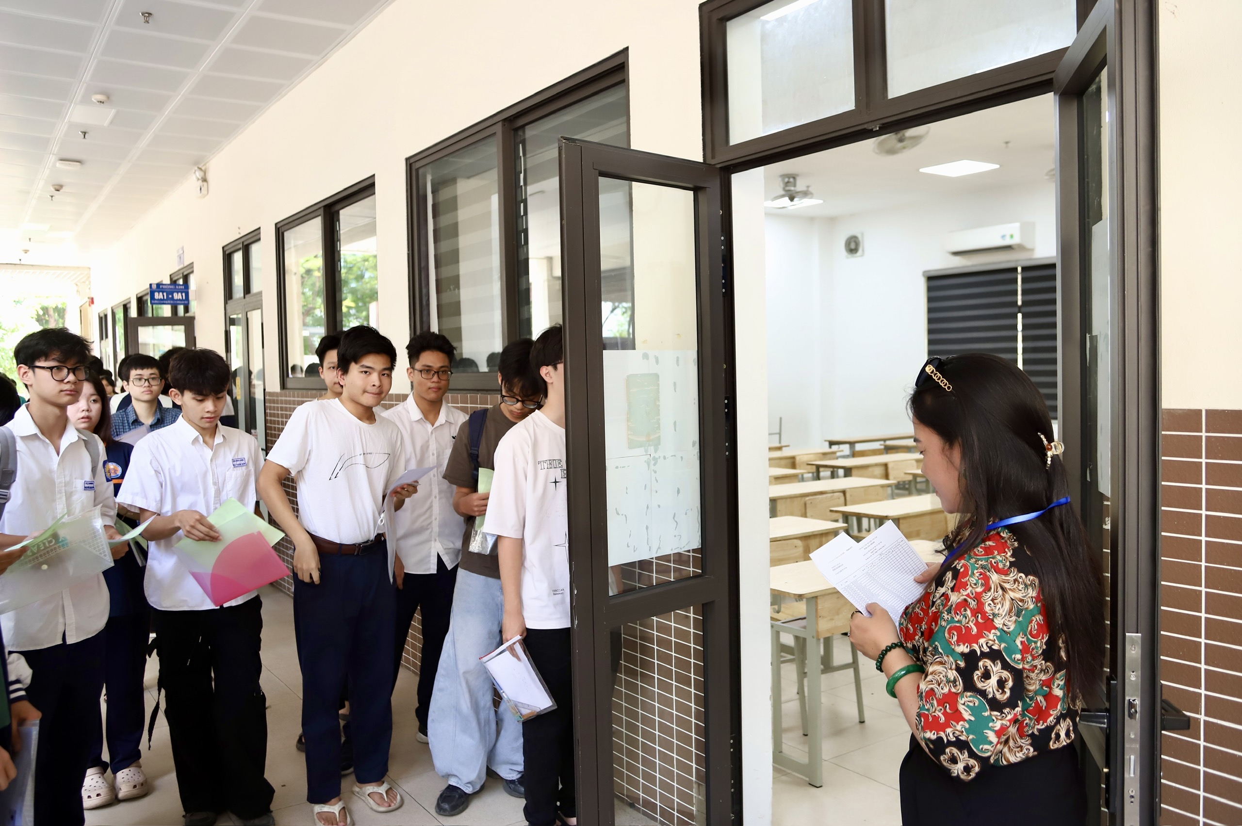 Ảnh: Thí sinh rạng rỡ đi làm thủ tục dự thi tốt nghiệp THPT năm 2026- Ảnh 8.