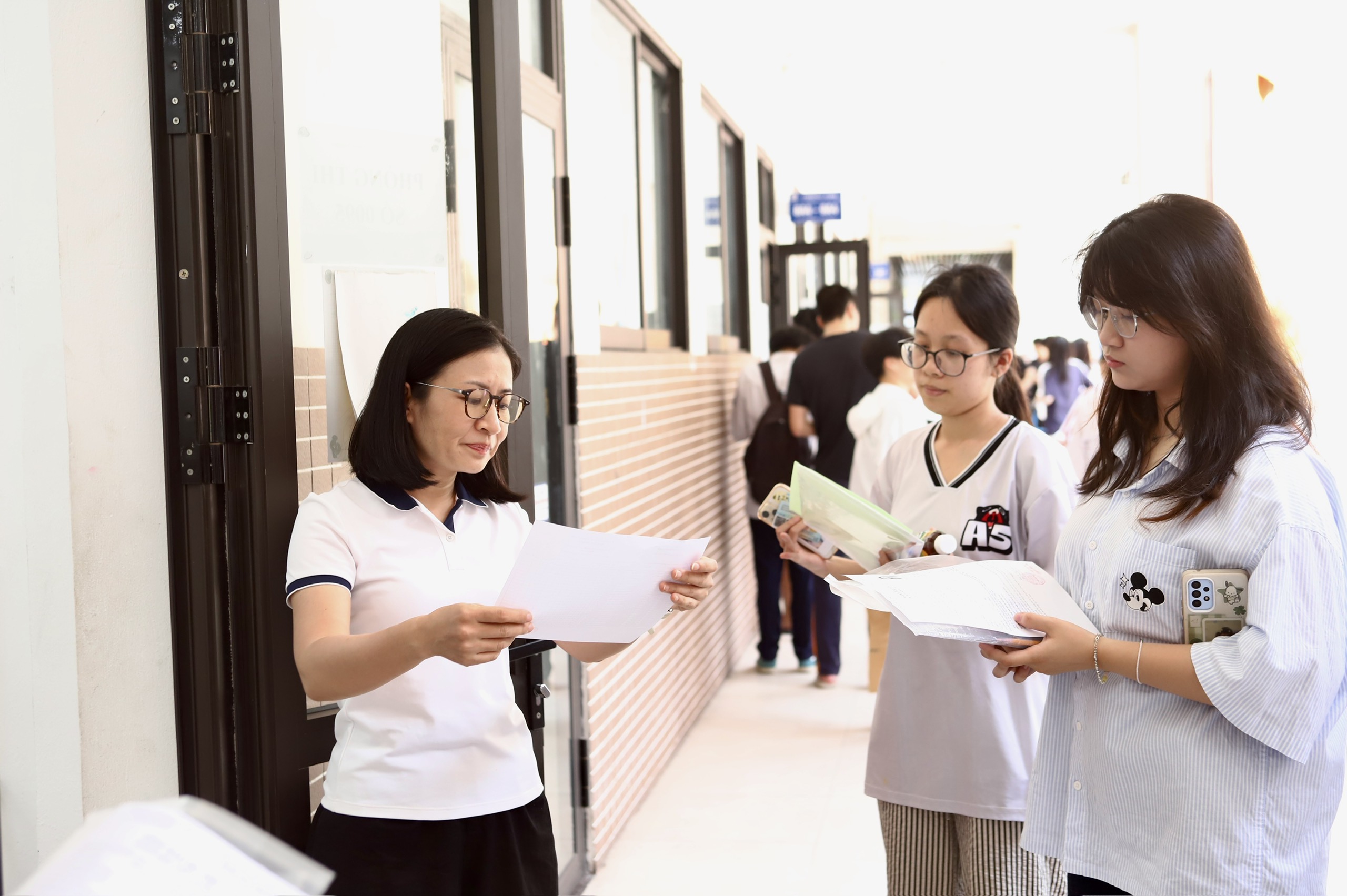 Ảnh: Thí sinh rạng rỡ đi làm thủ tục dự thi tốt nghiệp THPT năm 2026- Ảnh 9.
